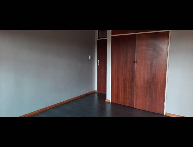 2 BEDROOM APARTMENT FOR SALE IN VANDERBIJLPARK CW